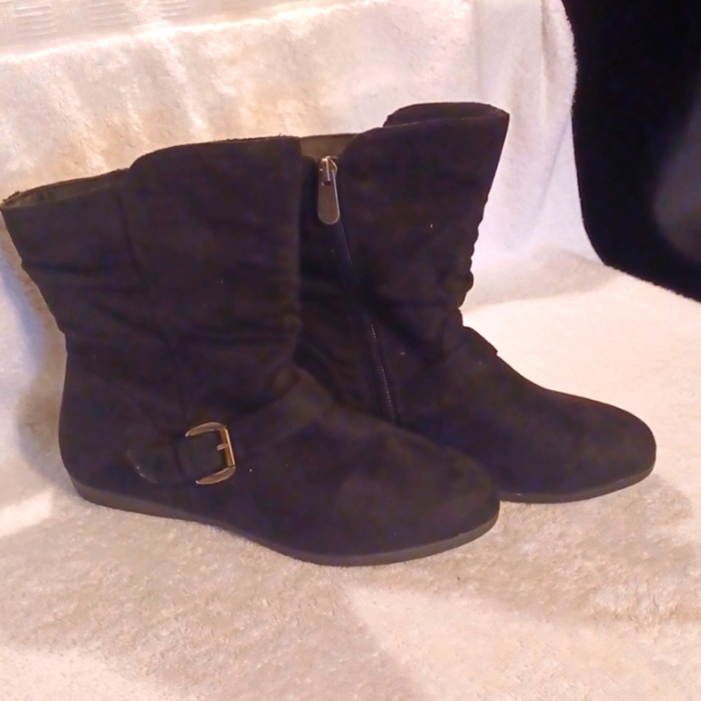 ID required boots size 7 black side zipper